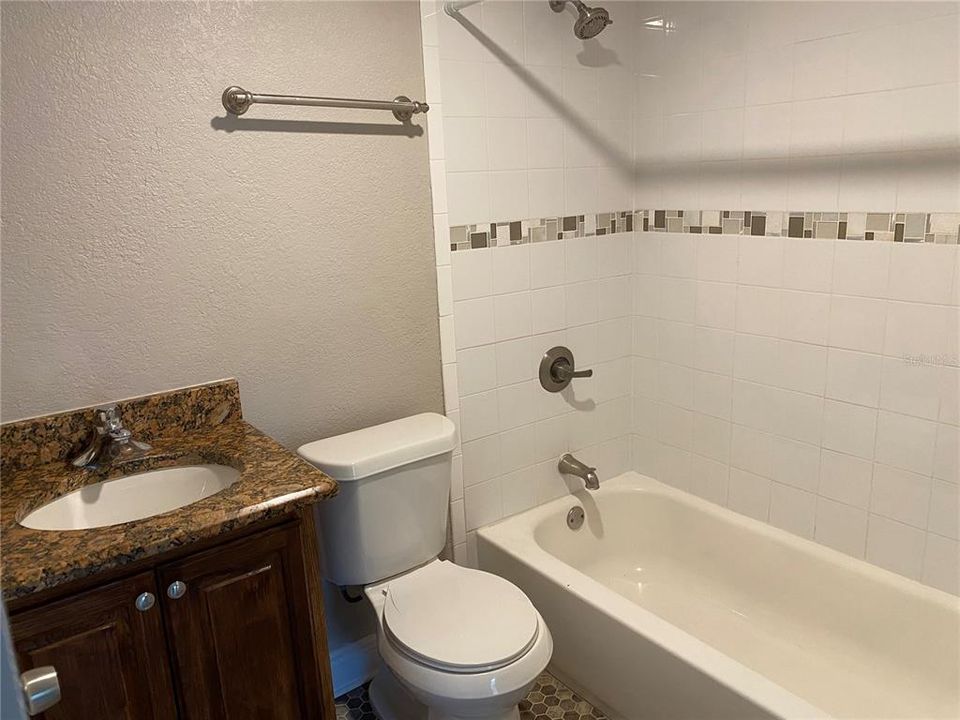 For Rent: $1,600 (3 beds, 2 baths, 829 Square Feet)