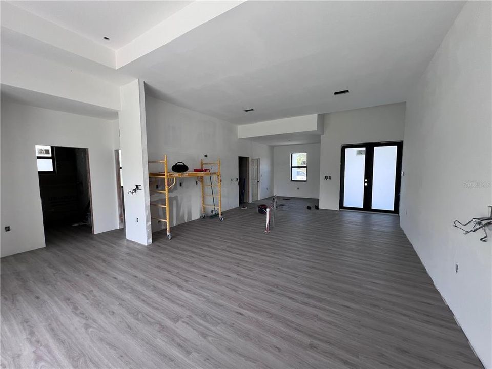 For Sale: $550,000 (4 beds, 2 baths, 1800 Square Feet)