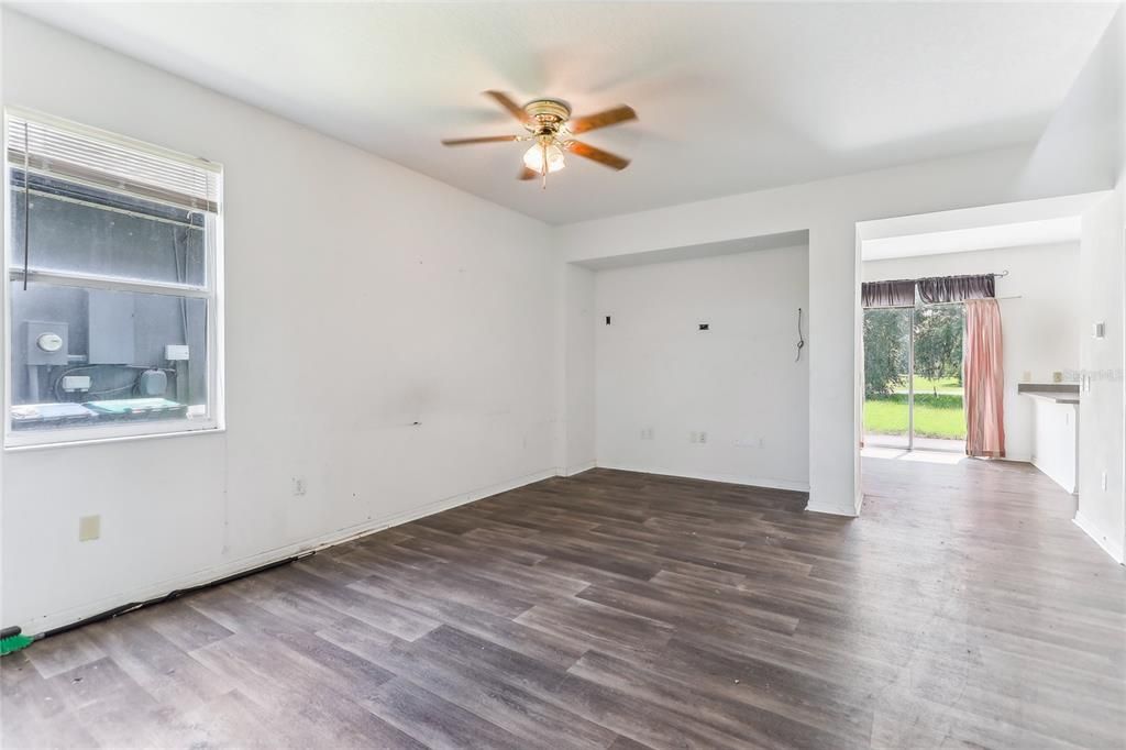 For Sale: $389,900 (3 beds, 2 baths, 2218 Square Feet)