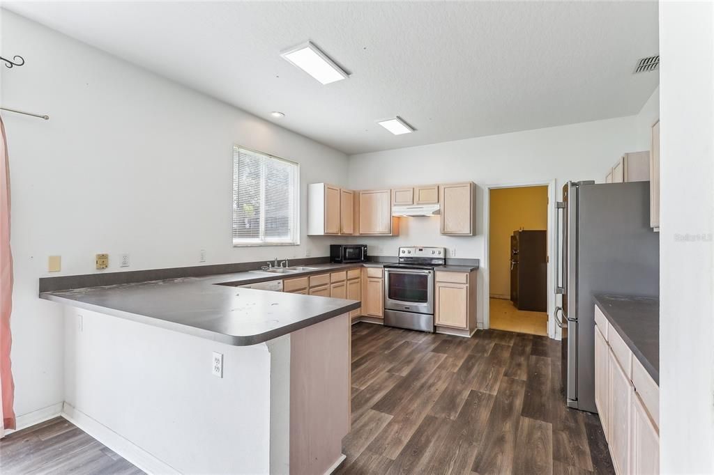 For Sale: $389,900 (3 beds, 2 baths, 2218 Square Feet)