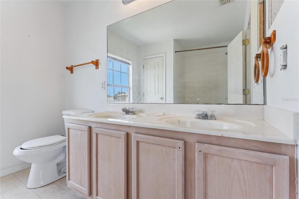 For Sale: $389,900 (3 beds, 2 baths, 2218 Square Feet)