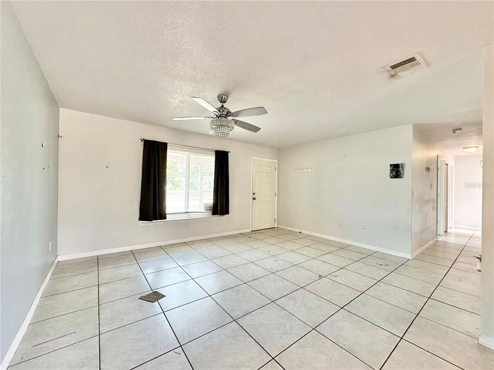 For Sale: $200,000 (3 beds, 2 baths, 1320 Square Feet)