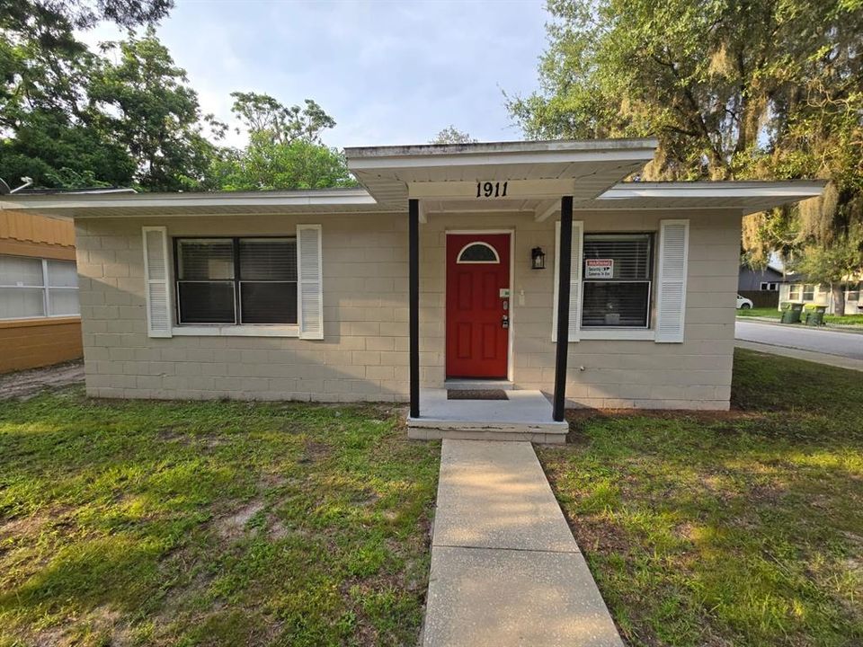 For Sale: $205,900 (3 beds, 1 baths, 1080 Square Feet)