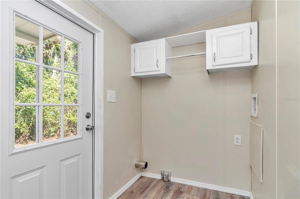 Active With Contract: $159,900 (3 beds, 2 baths, 1040 Square Feet)