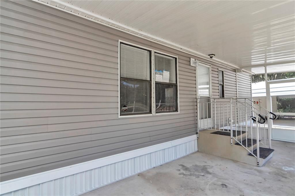 Active With Contract: $159,900 (3 beds, 2 baths, 1040 Square Feet)