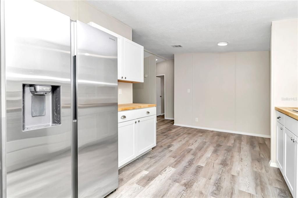 Active With Contract: $159,900 (3 beds, 2 baths, 1040 Square Feet)