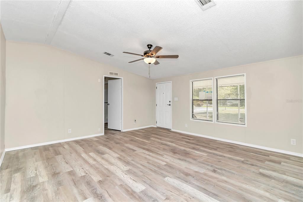 Active With Contract: $159,900 (3 beds, 2 baths, 1040 Square Feet)