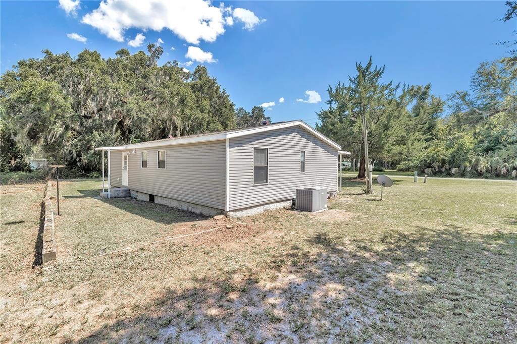 Active With Contract: $159,900 (3 beds, 2 baths, 1040 Square Feet)