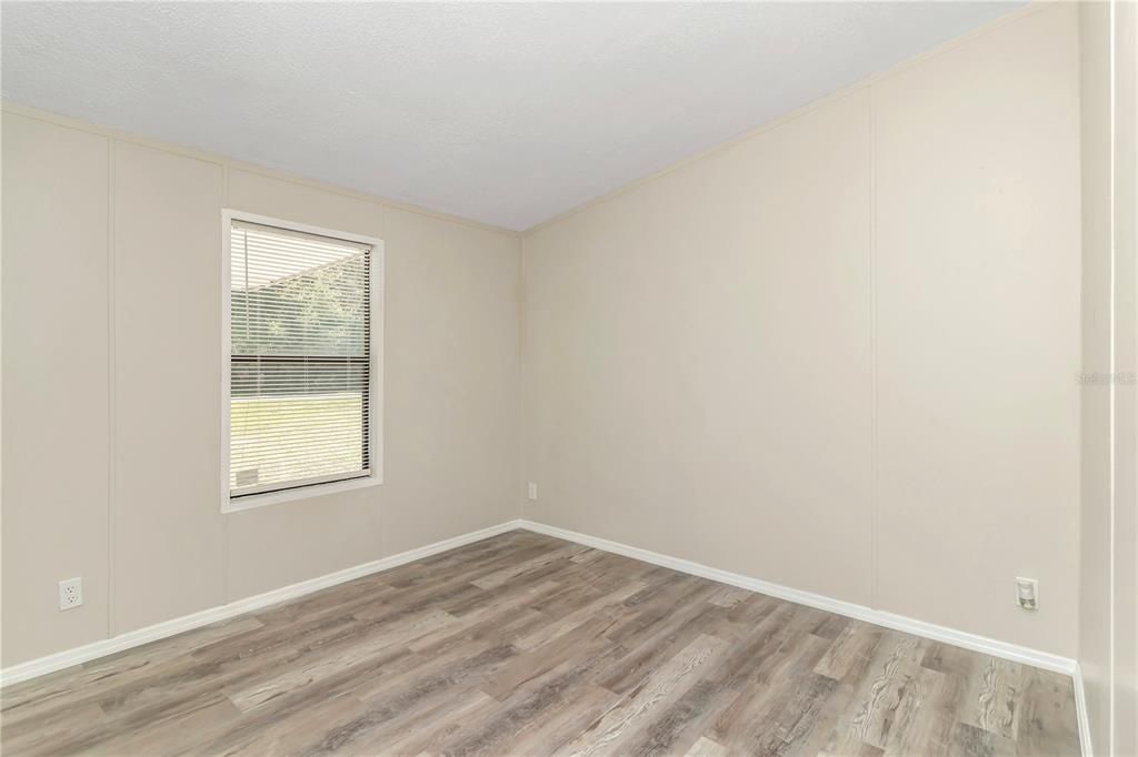 Active With Contract: $159,900 (3 beds, 2 baths, 1040 Square Feet)