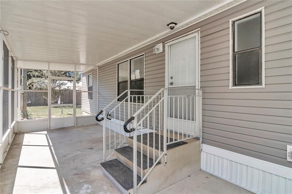 Active With Contract: $159,900 (3 beds, 2 baths, 1040 Square Feet)