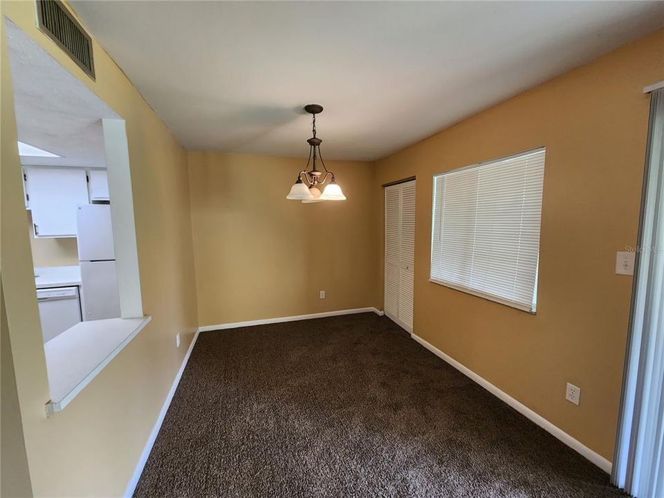 For Sale: $140,000 (2 beds, 1 baths, 990 Square Feet)