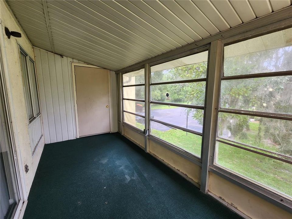 For Sale: $140,000 (2 beds, 1 baths, 990 Square Feet)