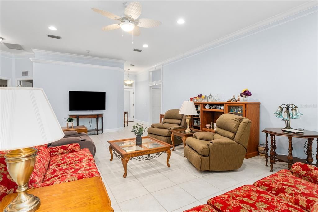 For Sale: $349,900 (3 beds, 2 baths, 1816 Square Feet)