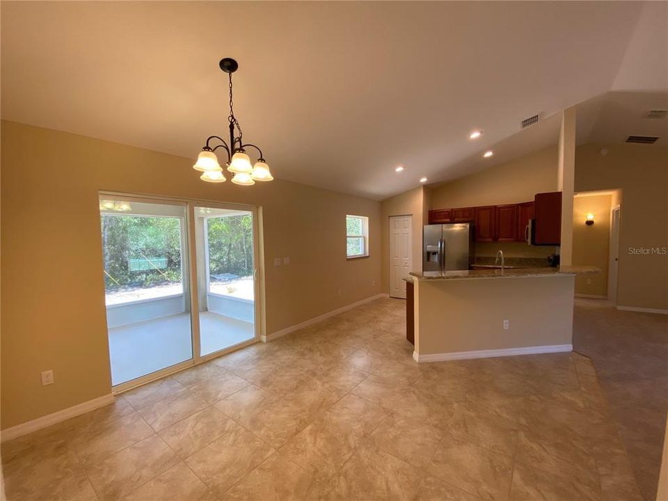 For Rent: $1,520 (3 beds, 2 baths, 1285 Square Feet)