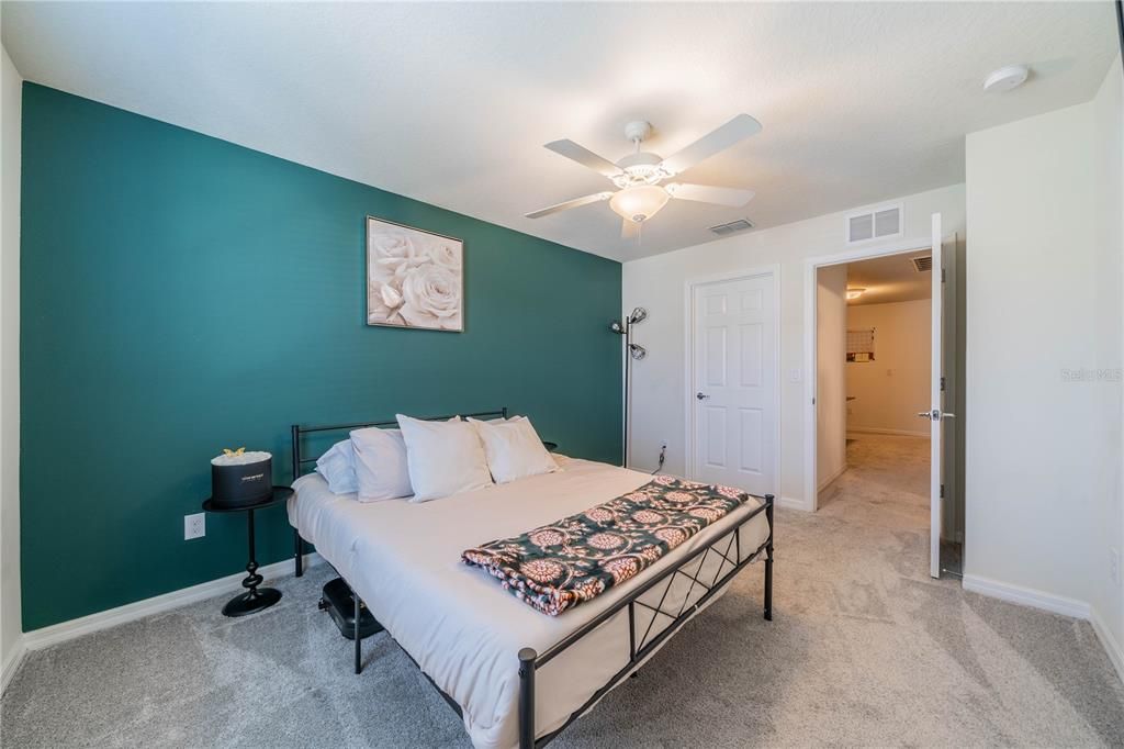 Active With Contract: $2,095 (2 beds, 2 baths, 1588 Square Feet)