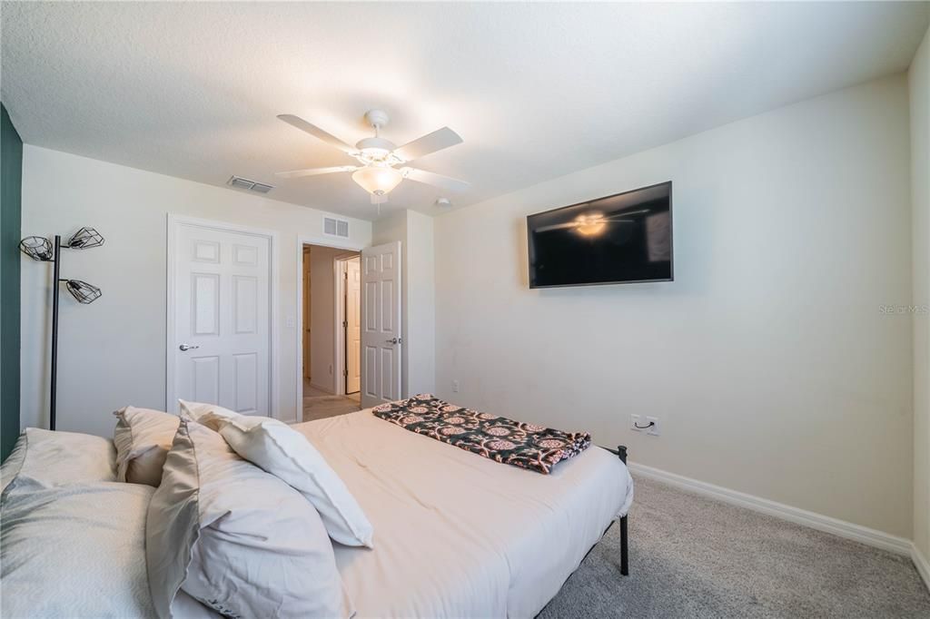 Active With Contract: $2,095 (2 beds, 2 baths, 1588 Square Feet)