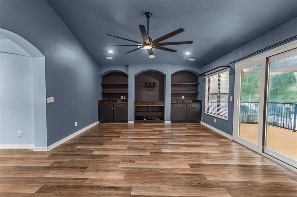 Loft w/wet bar and built-ins leading to upstairs balcony