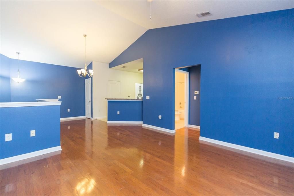 For Sale: $138,500 (1 beds, 1 baths, 951 Square Feet)