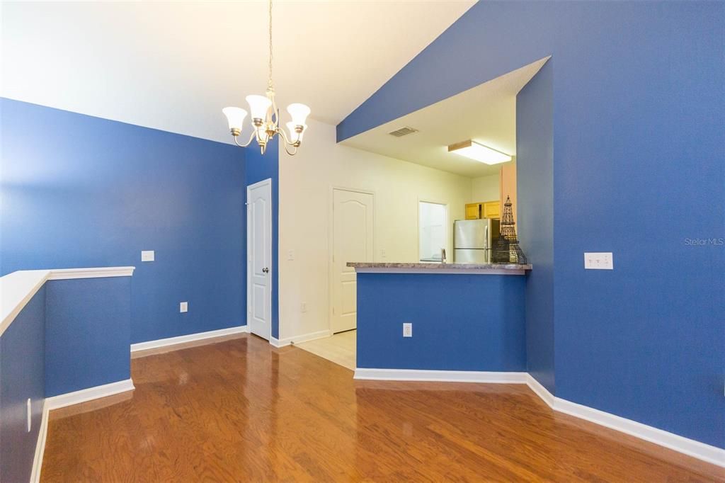 For Sale: $138,500 (1 beds, 1 baths, 951 Square Feet)