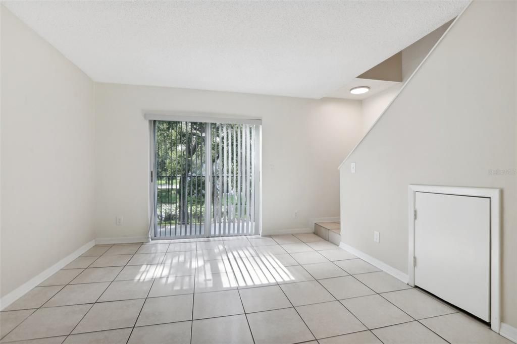 Active With Contract: $125,000 (2 beds, 1 baths, 864 Square Feet)