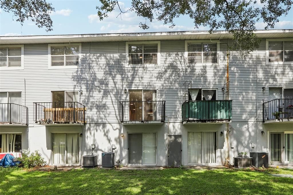 Active With Contract: $125,000 (2 beds, 1 baths, 864 Square Feet)