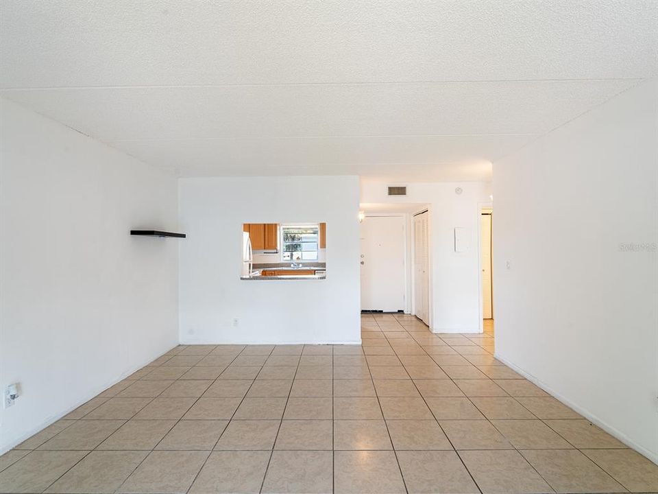 For Rent: $1,295 (1 beds, 1 baths, 742 Square Feet)