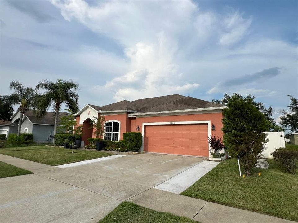 For Sale: $439,000 (4 beds, 3 baths, 1757 Square Feet)