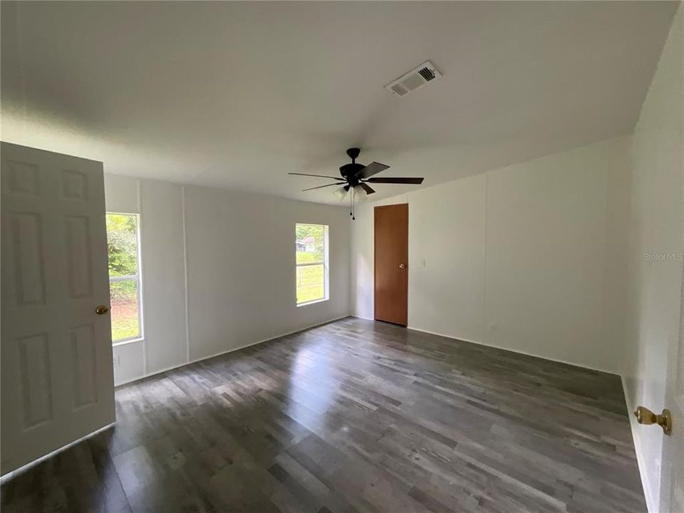 For Sale: $156,000 (3 beds, 2 baths, 1188 Square Feet)