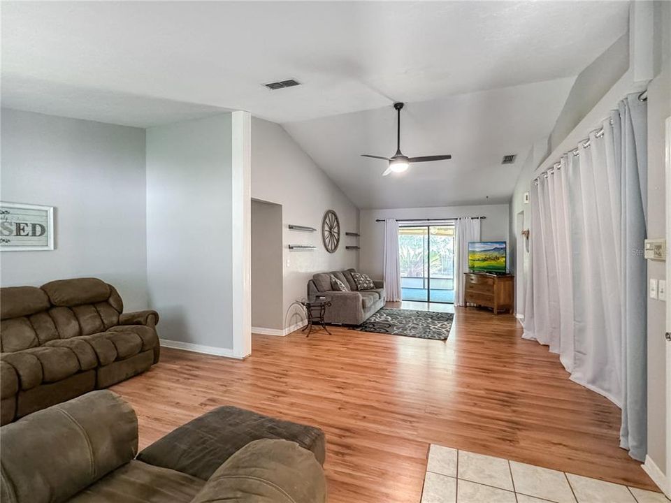 Active With Contract: $229,900 (3 beds, 2 baths, 1530 Square Feet)