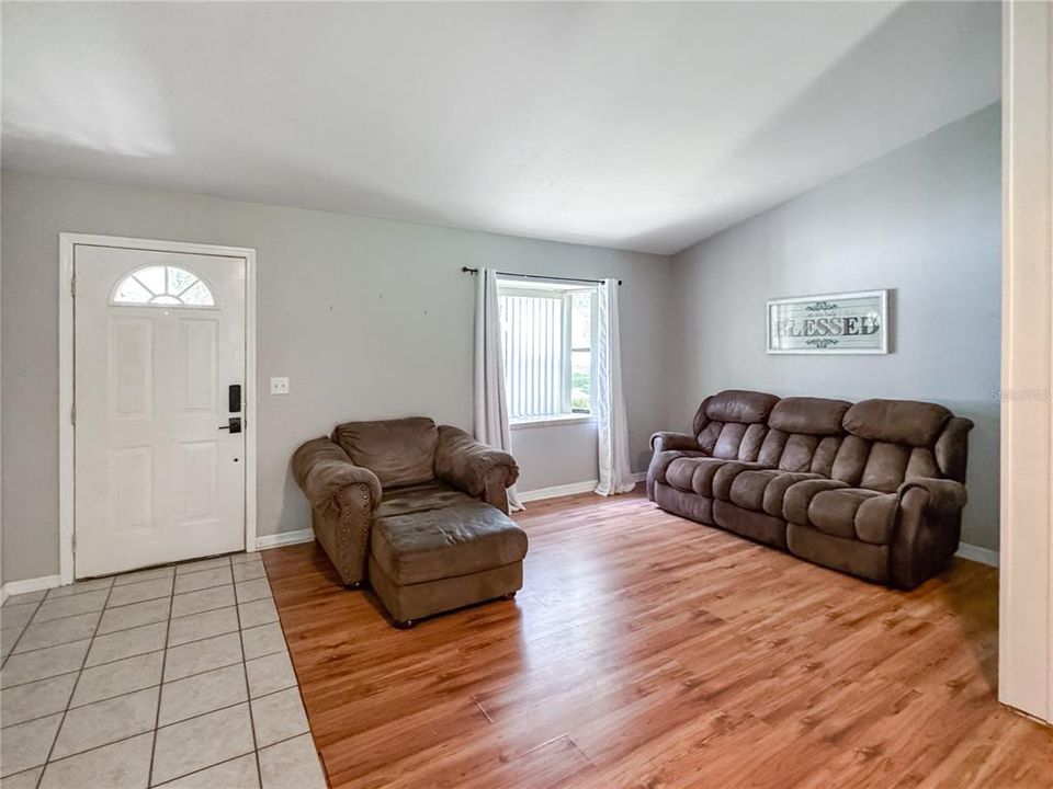 Active With Contract: $229,900 (3 beds, 2 baths, 1530 Square Feet)