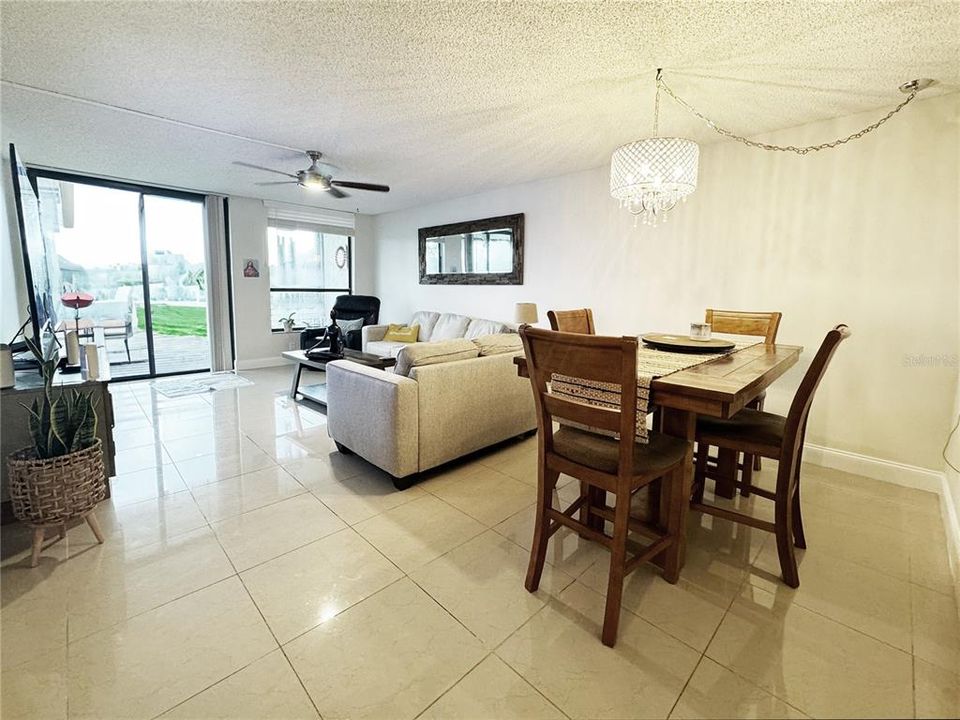 Activo con contrato: $189,900 (2 camas, 2 baños, 1019 Pies cuadrados)