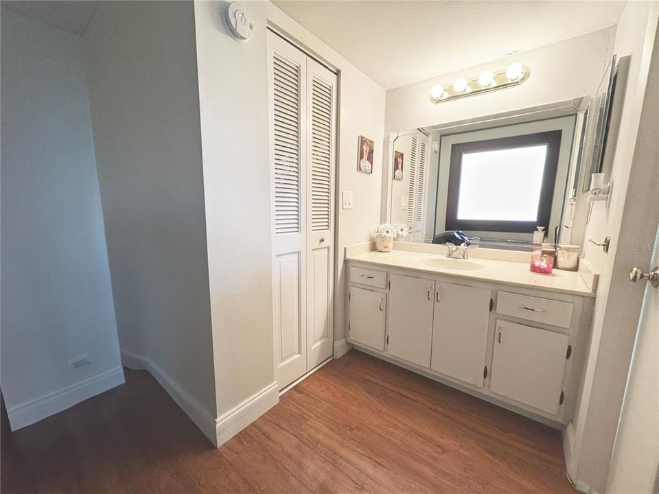 Active With Contract: $189,900 (2 beds, 2 baths, 1019 Square Feet)