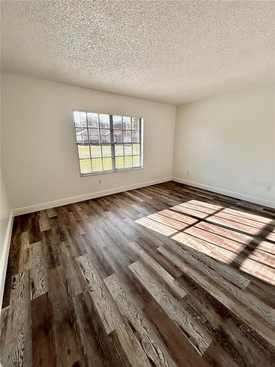 Active With Contract: $199,900 (2 beds, 2 baths, 1066 Square Feet)