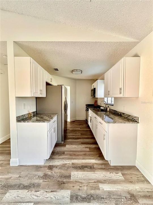 Active With Contract: $199,900 (2 beds, 2 baths, 1066 Square Feet)