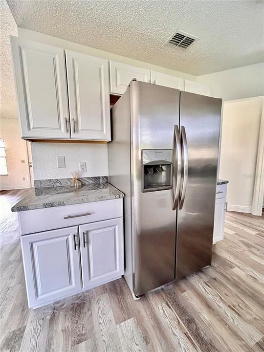 Active With Contract: $199,900 (2 beds, 2 baths, 1066 Square Feet)