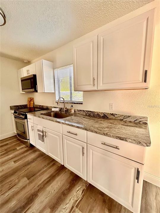 Active With Contract: $199,900 (2 beds, 2 baths, 1066 Square Feet)