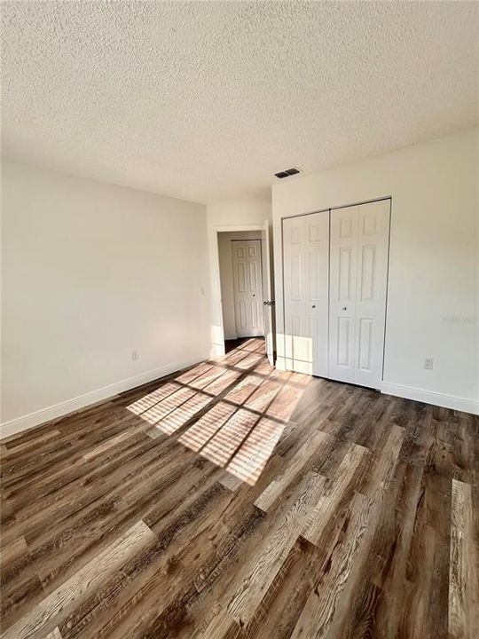 Active With Contract: $199,900 (2 beds, 2 baths, 1066 Square Feet)