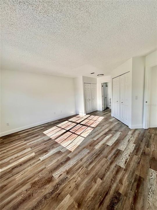 Active With Contract: $199,900 (2 beds, 2 baths, 1066 Square Feet)