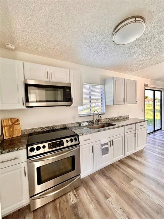 Active With Contract: $199,900 (2 beds, 2 baths, 1066 Square Feet)