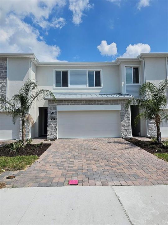 Recently Rented: $2,175 (3 beds, 2 baths, 1864 Square Feet)