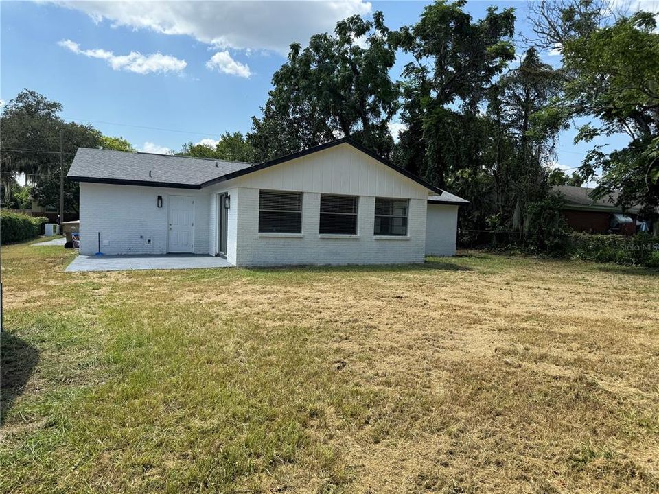 Active With Contract: $320,000 (3 beds, 2 baths, 1303 Square Feet)