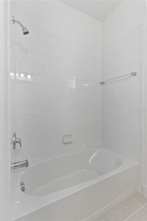 Tub/Shower in 2nd Bath