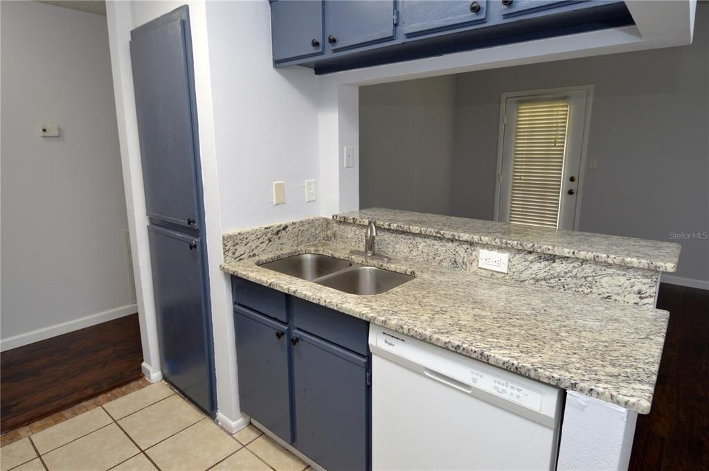 Active With Contract: $1,375 (1 beds, 1 baths, 622 Square Feet)