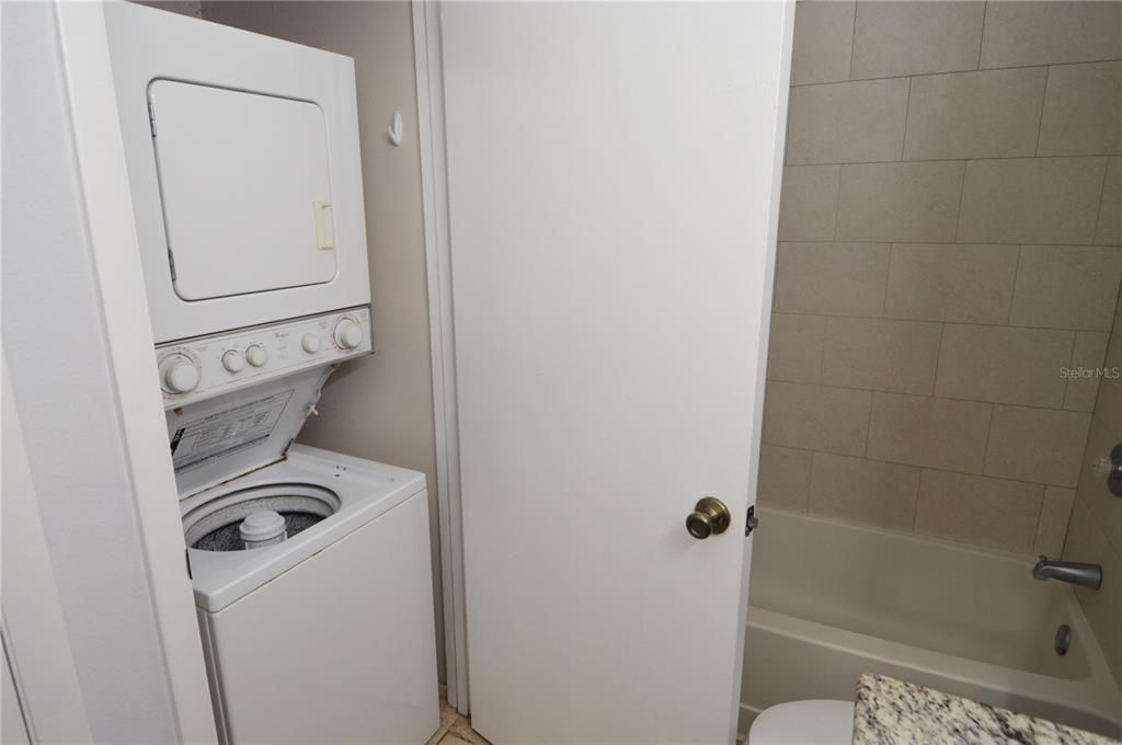 Active With Contract: $1,375 (1 beds, 1 baths, 622 Square Feet)