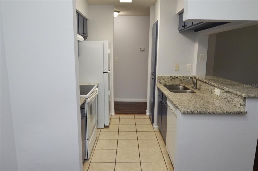 Active With Contract: $1,375 (1 beds, 1 baths, 622 Square Feet)