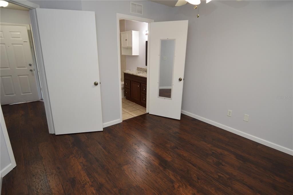 Active With Contract: $1,375 (1 beds, 1 baths, 622 Square Feet)