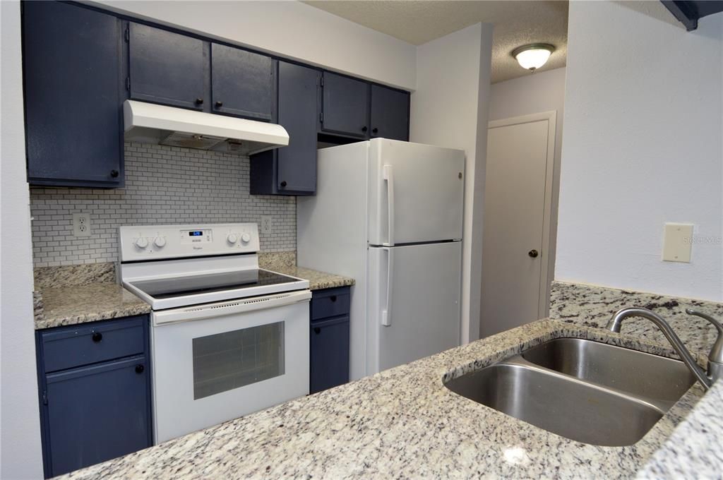 Active With Contract: $1,375 (1 beds, 1 baths, 622 Square Feet)