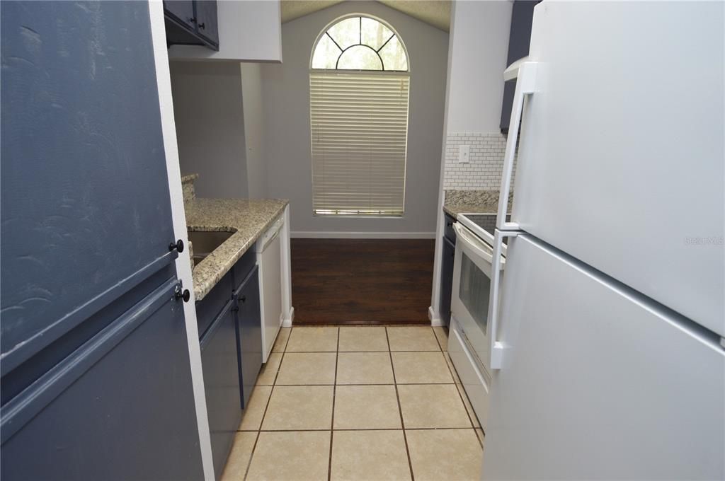 Active With Contract: $1,375 (1 beds, 1 baths, 622 Square Feet)