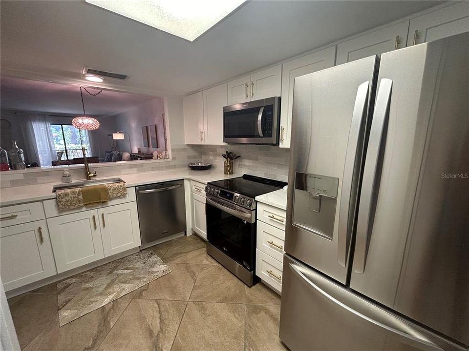 For Rent: $3,000 (2 beds, 2 baths, 1146 Square Feet)