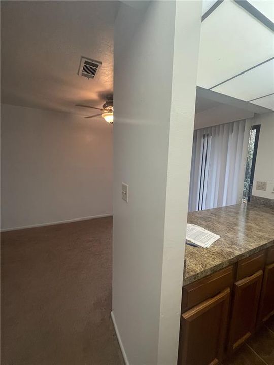 For Rent: $1,325 (2 beds, 1 baths, 938 Square Feet)